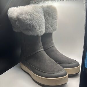 Kookaburra Grey fur lined  boots size 7